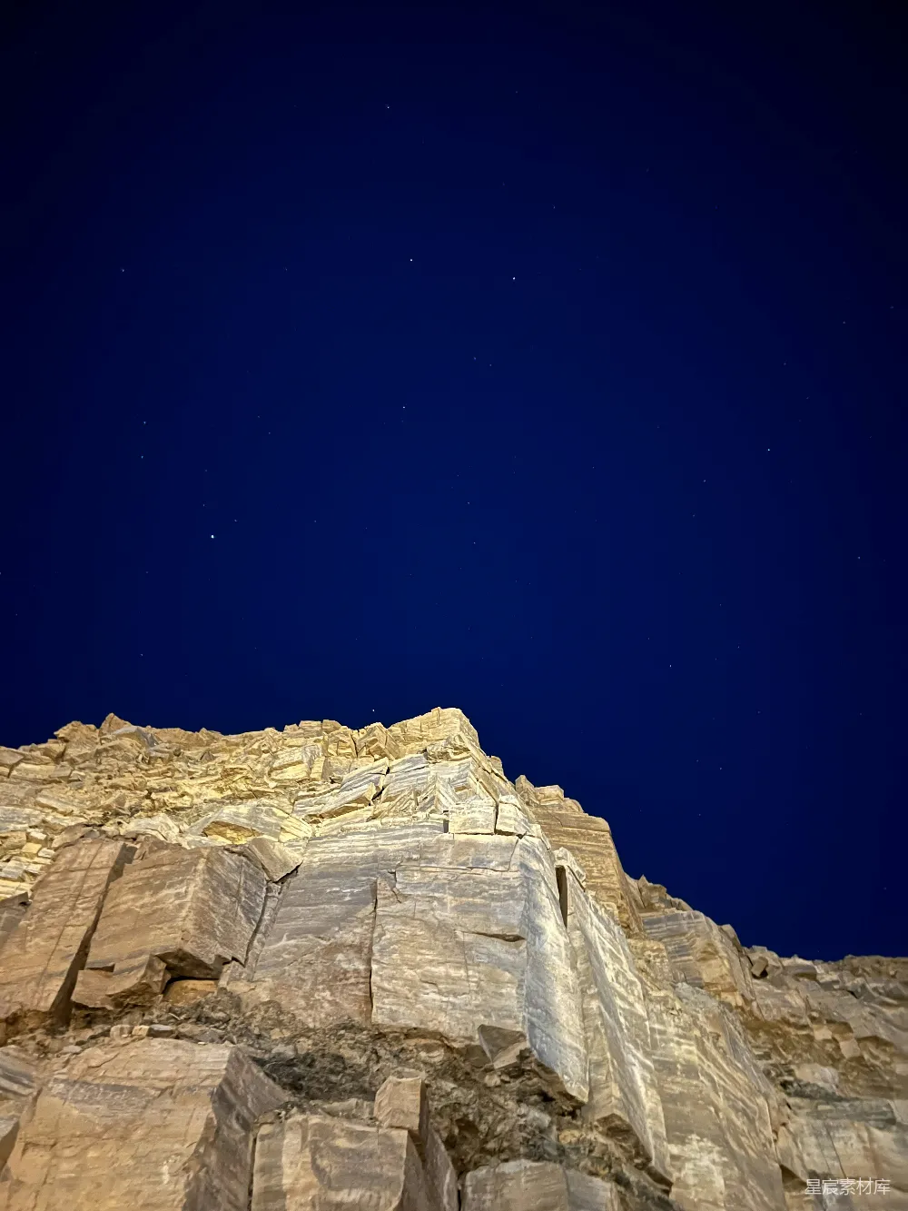 高清摄影 岩石 夜景 星空 自然 探险 夜空下的岩石峭壁