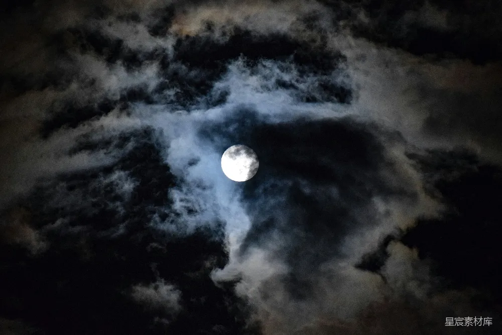 高清摄影 月亮 夜景 自然 宁静 幻想 月光下的云海
