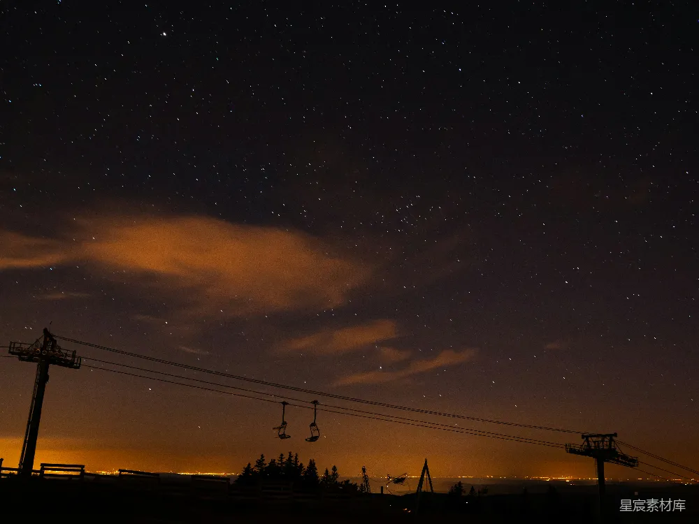 高清摄影 夜空 缆车 星空 户外 宁静 夜空下的缆车