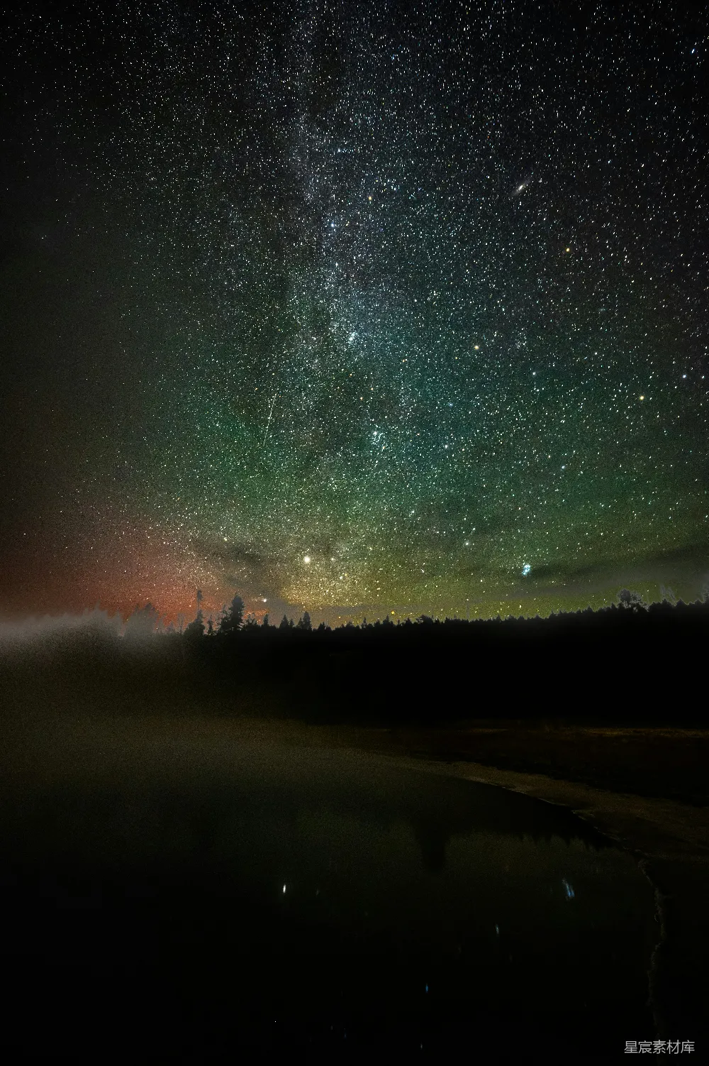高清摄影 夜景 星空 宁静 自然 湖泊 宁静的星空倒映在湖面