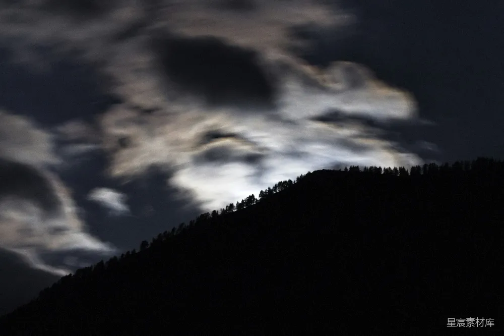 高清摄影 夜景 山林 剪影 自然风光 宁静 夜幕下的山林剪影