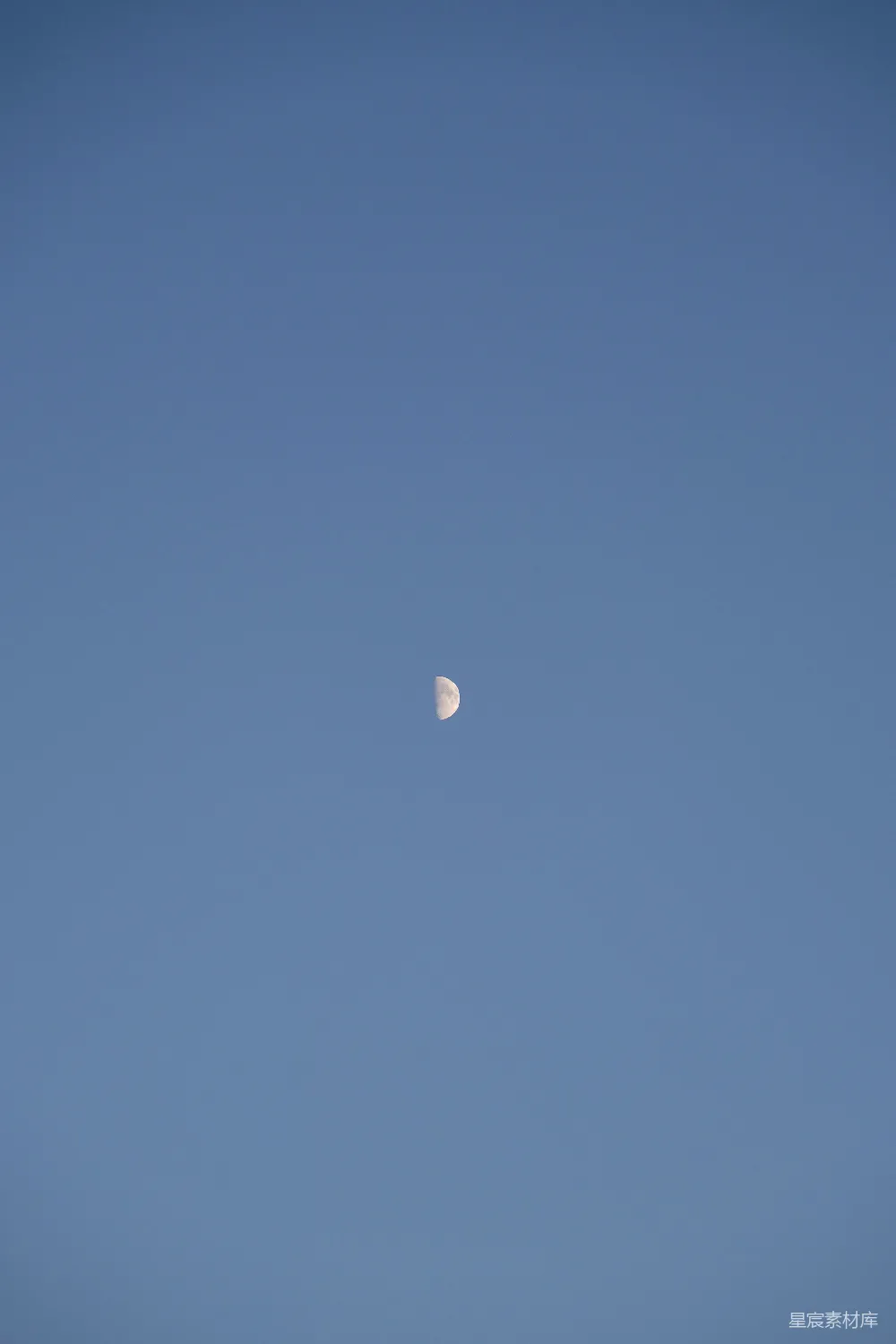 高清摄影 月亮 天空 宁静 自然 晨曦 初升的月牙