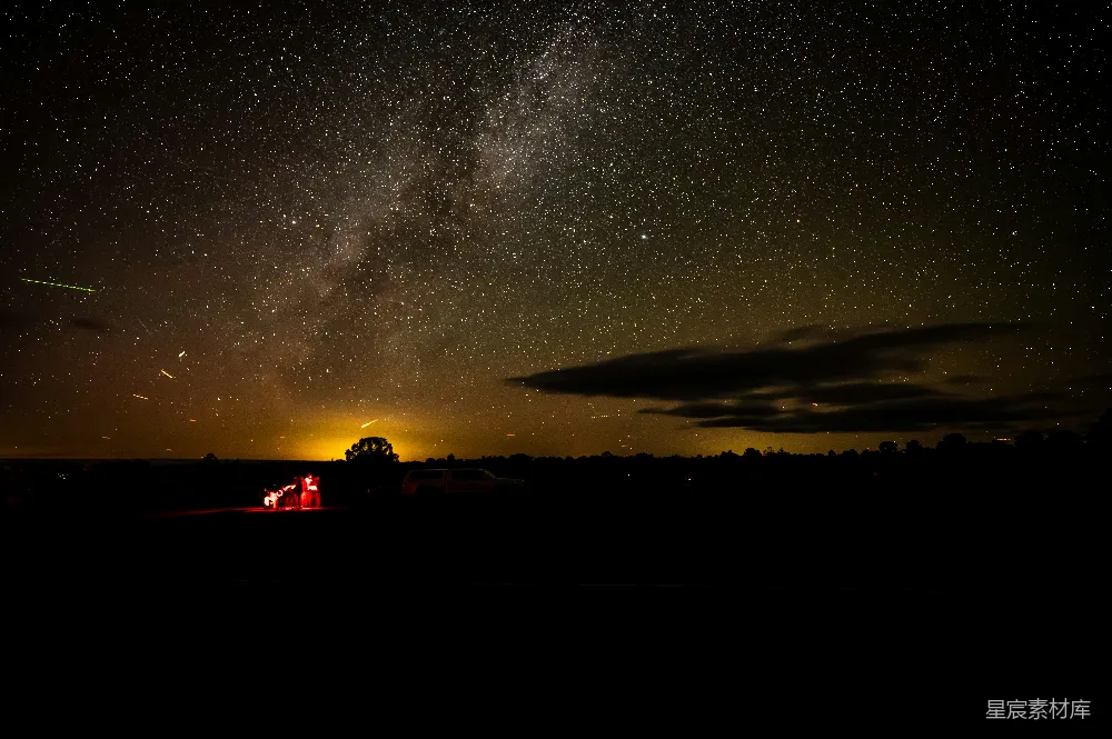 高清摄影 夜景 星空 银河 流星 自然 夜空下的银河与流星