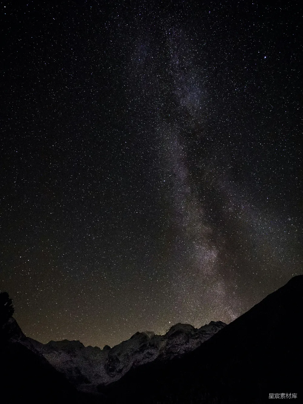高清摄影 夜空 银河 自然 宁静 摄影 星空下的山脉