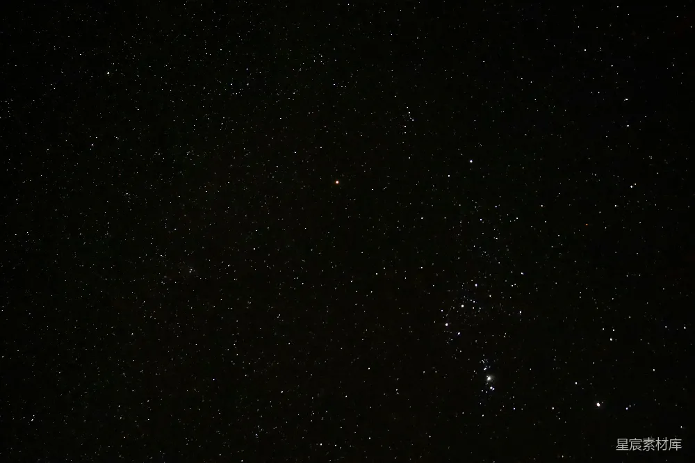 这张图片展示了夜空中繁星点点的景象，星星在黑暗的背景下显得格外耀眼。图片中隐约可见一个小型星座，周围散布着许多星星，营造出一种宁静而神秘的氛围。这张图片适合用于天文爱好者、星空摄影者或任何与宇宙探索相关的内容。