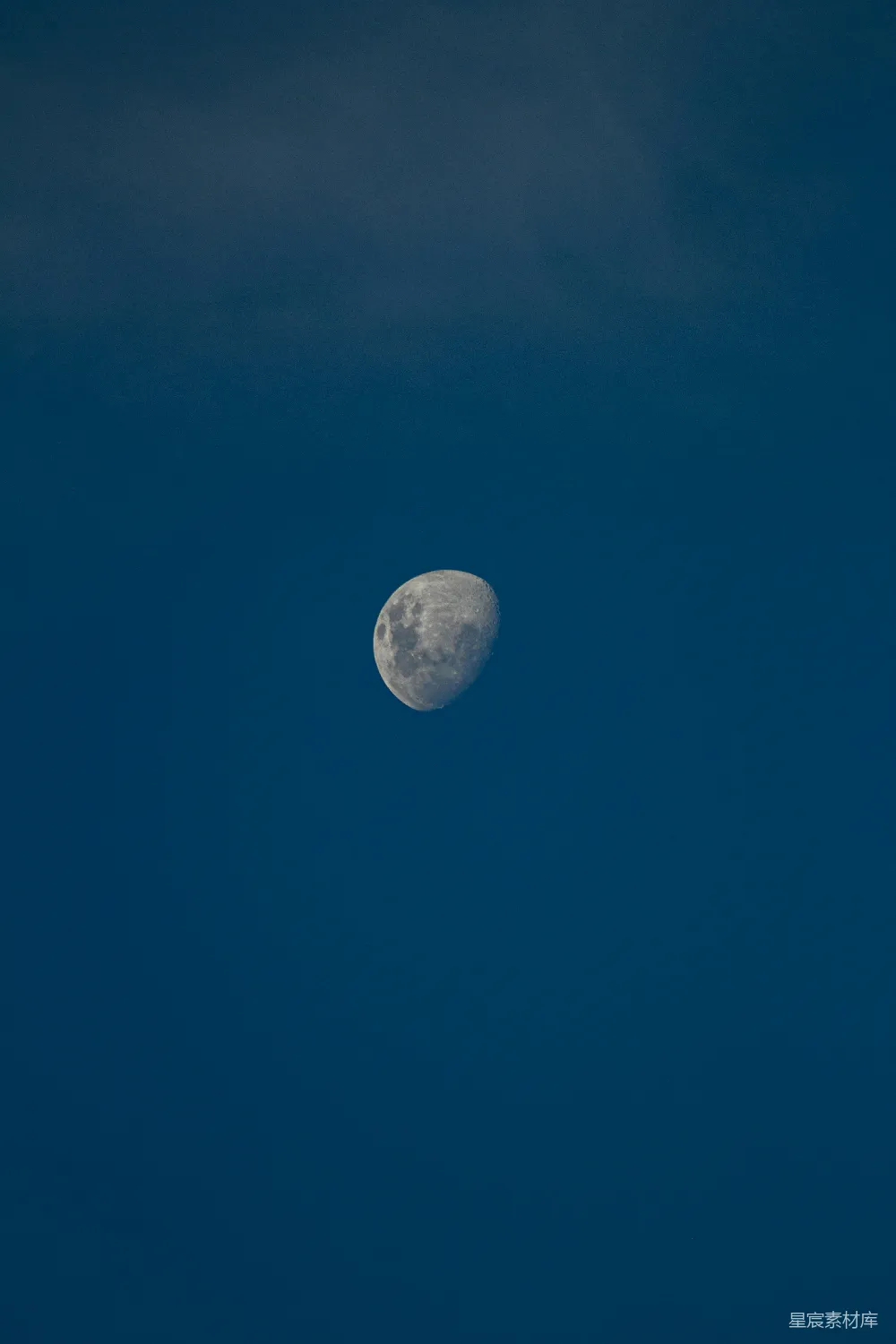 高清摄影 月亮 夜空 宁静 自然 诗意 夜空中的一轮明月