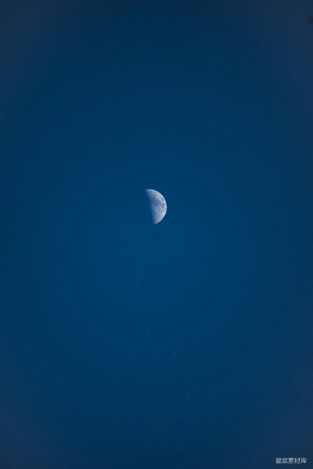 高清摄影 夜空 月亮 宁静 自然 摄影 夜空中的新月