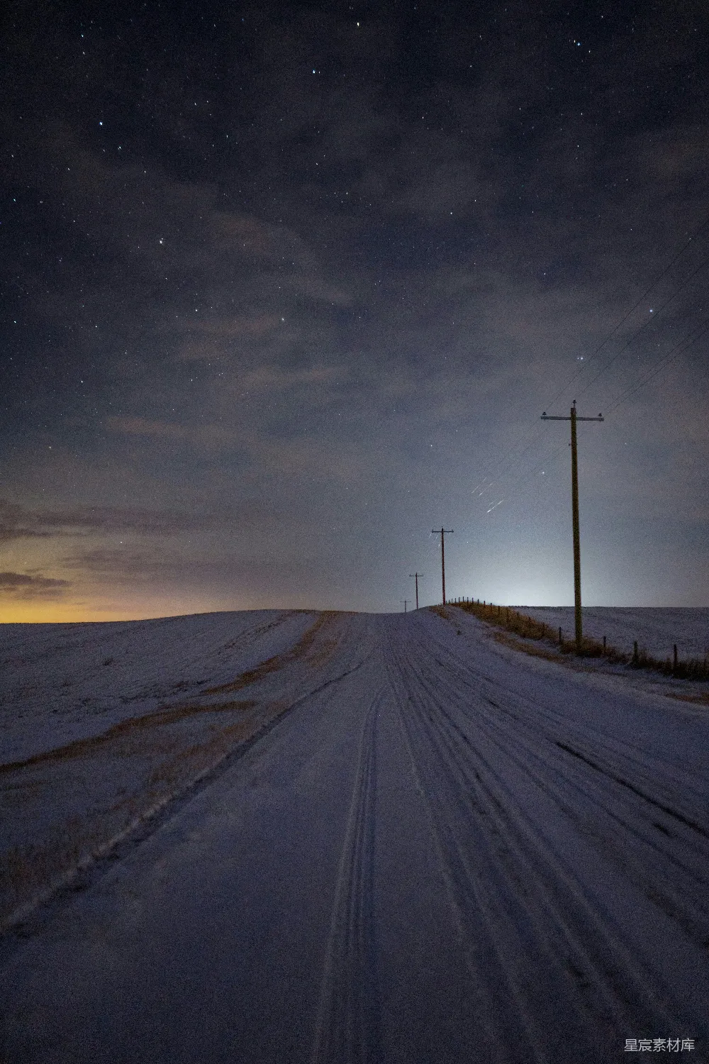 高清摄影 雪地 夜晚 小径 自然 宁静 雪夜的田野小径