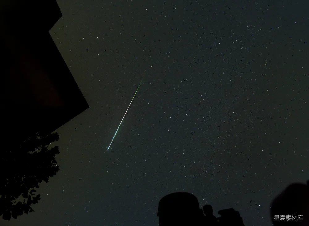 高清摄影 夜空 流星雨 观察 户外 自然 流星划过夜空