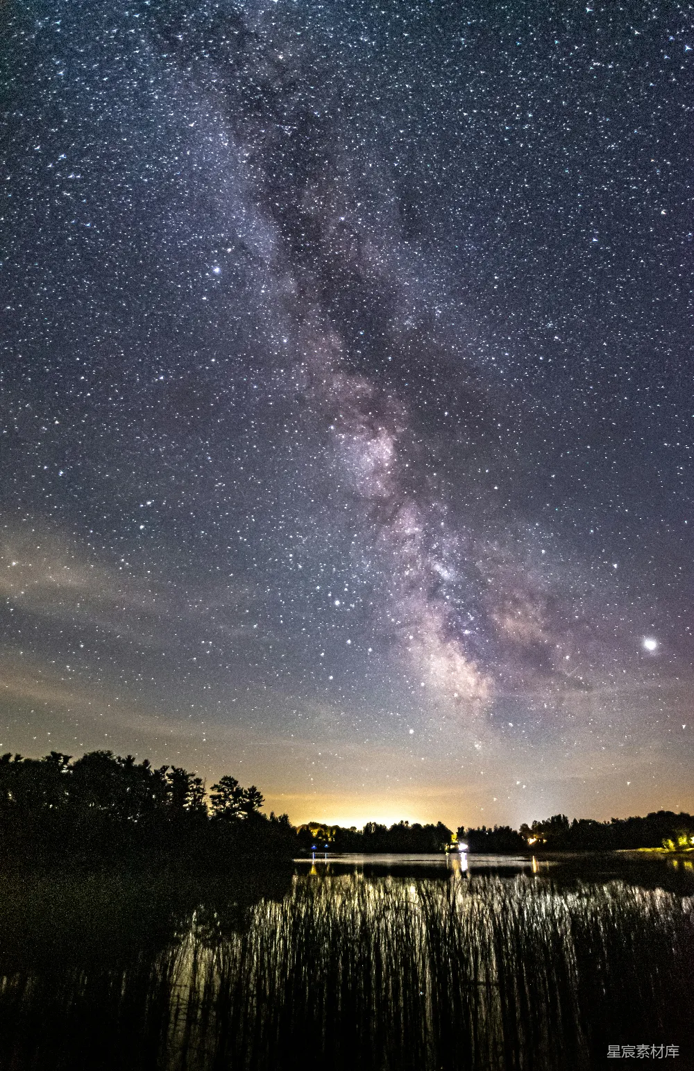 高清摄影 夜空 银河 自然 宁静 星空 银河倒映湖面的宁静夜晚