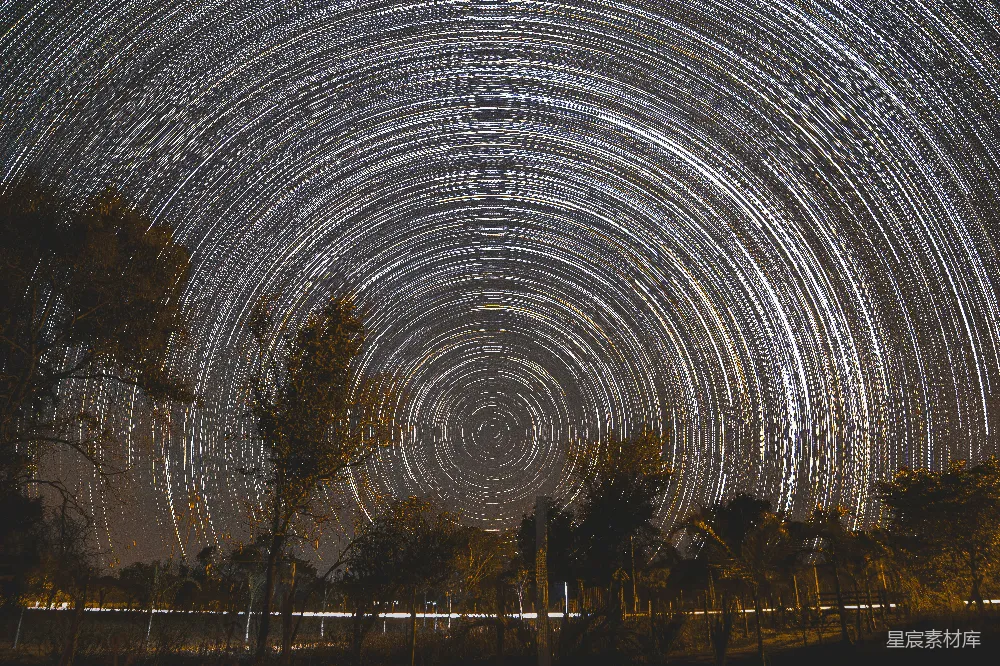 高清摄影 星轨 夜景 天文摄影 自然之美 宁静 星轨下的夜景