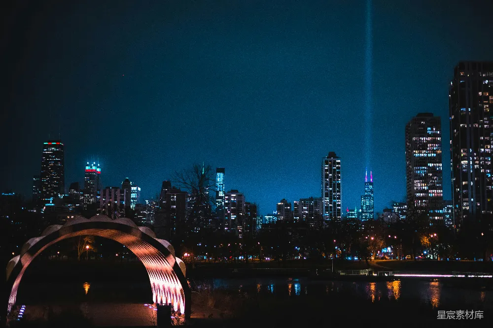 高清摄影 城市夜景 湖光灯影 现代建筑 城市风光 夜间拍摄 城市夜景下的湖光灯影