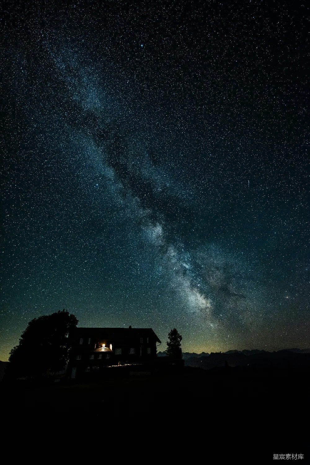 高清摄影 夜空 银河 小屋 宁静 自然 银河下的静谧小屋