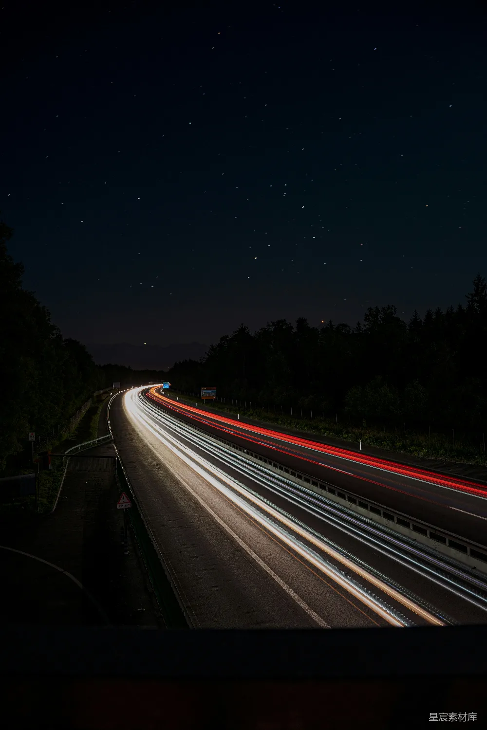 高清摄影 夜景 高速路 星星 长曝光 自然风光 夜幕下的高速公路