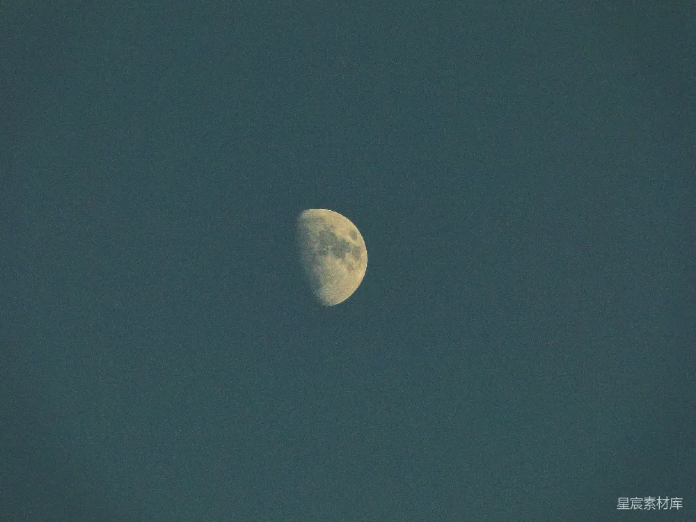 高清摄影 月亮 夜景 宁静 自然 深蓝 夜空中的弯月