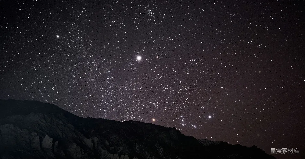 高清摄影 夜空 星星 自然风光 宁静 户外 夜空下的群山与繁星