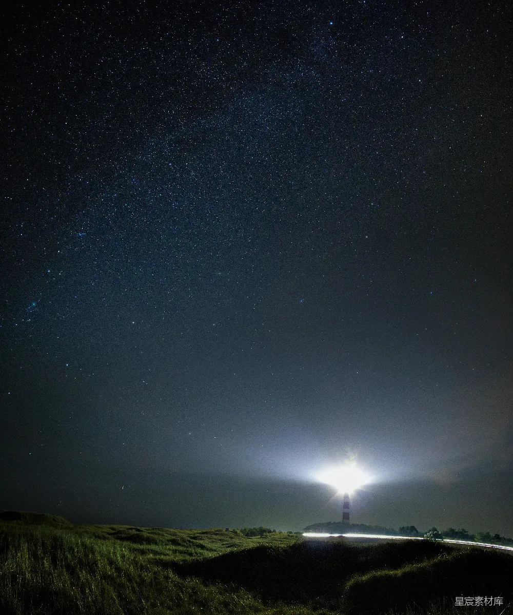 高清摄影 夜景 星空 灯塔 宁静 自然 夜空下的灯塔