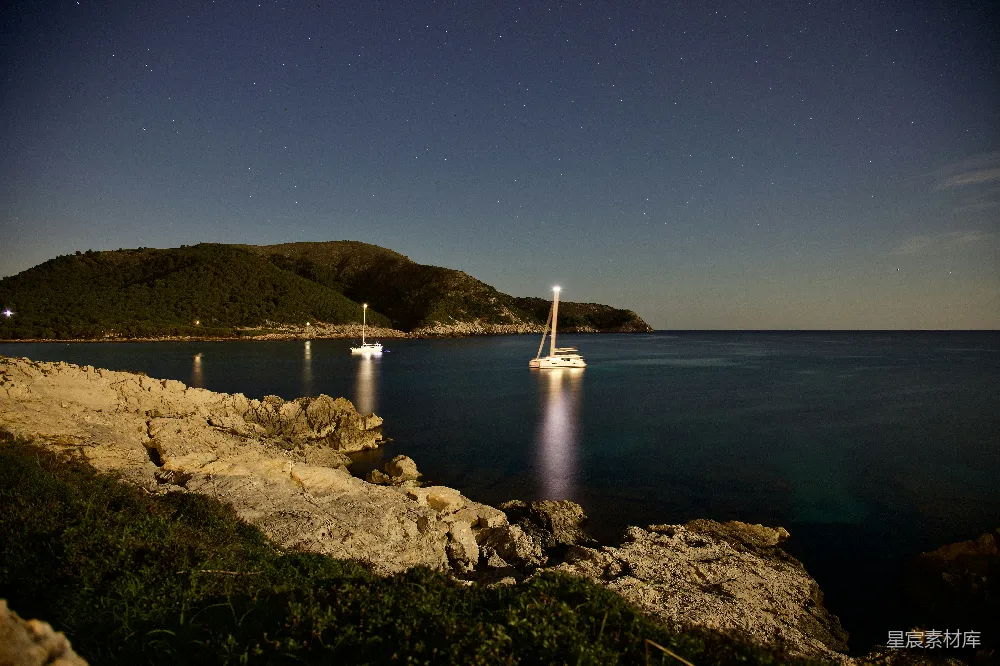 高清摄影 夜景 海景 帆船 宁静 自然 静谧夜海上的帆船