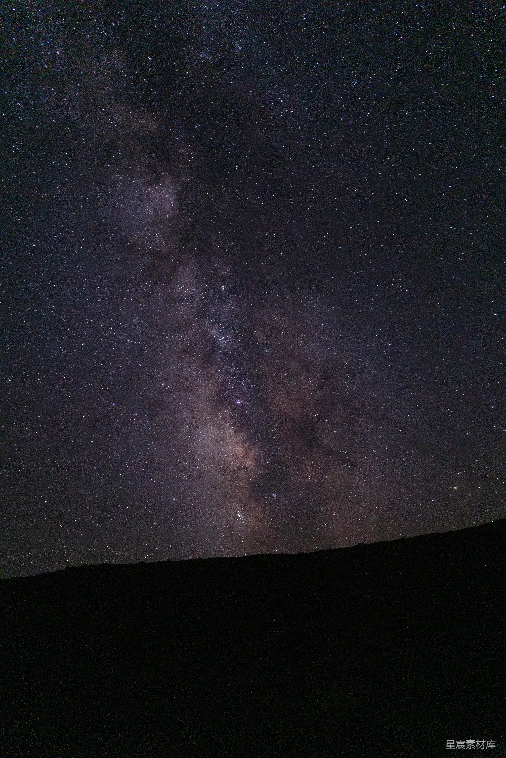 高清摄影 夜空 银河 宁静 星空 自然 银河夜空下的宁静