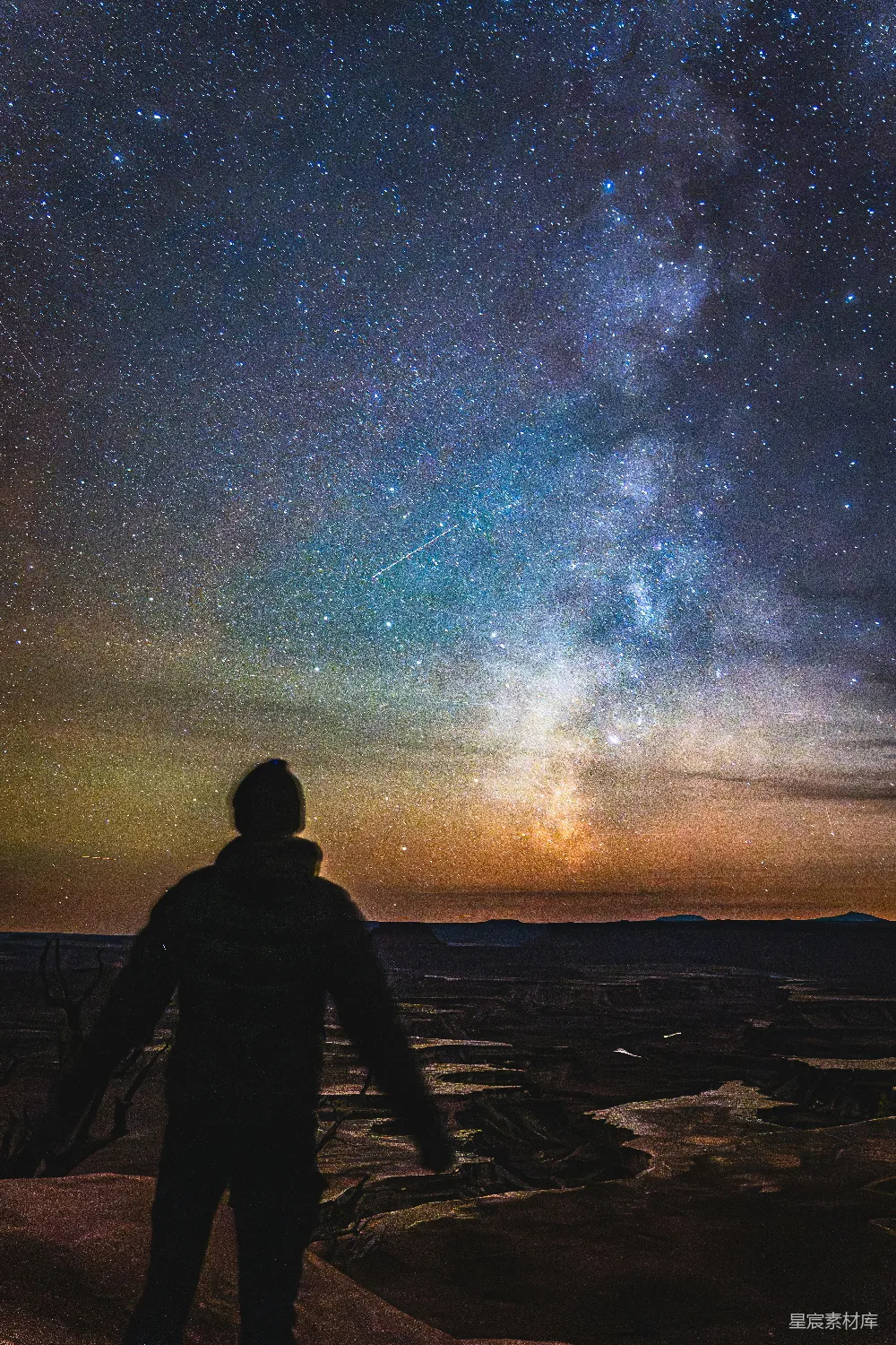 高清摄影 夜空 银河 自然美景 孤独 宁静 仰望星空的旅人