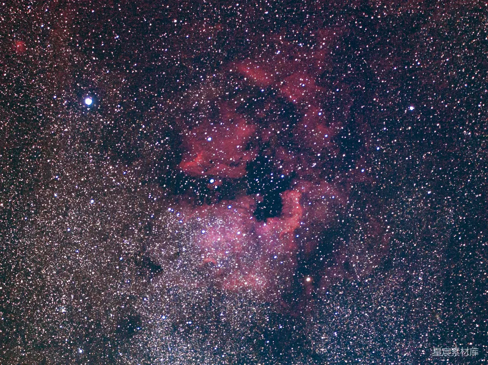这张图片展示了宇宙中壮丽的星云和璀璨的恒星。深邃的黑色背景中点缀着成千上万颗明亮的星星，中央的星云呈现出红紫色的光辉，仿佛在诉说着宇宙的奥秘与美丽。这幅图像不仅适合用于天文学研究，也是宇宙迷和星空爱好者欣赏的佳作。