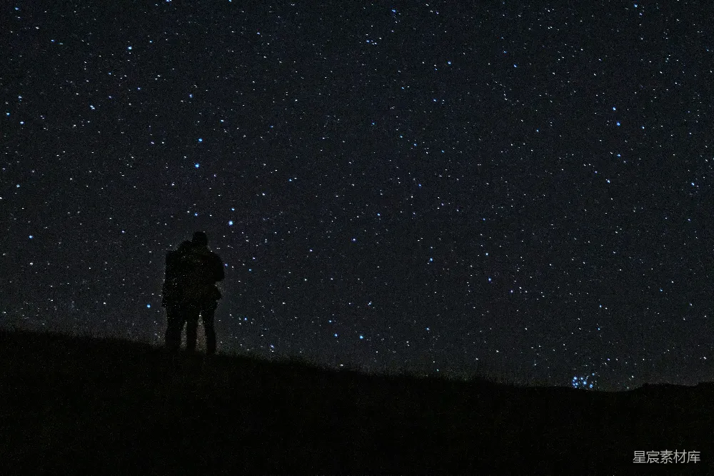 高清摄影 夜空 情侣 浪漫 星空 宁静 夜空下的恋人