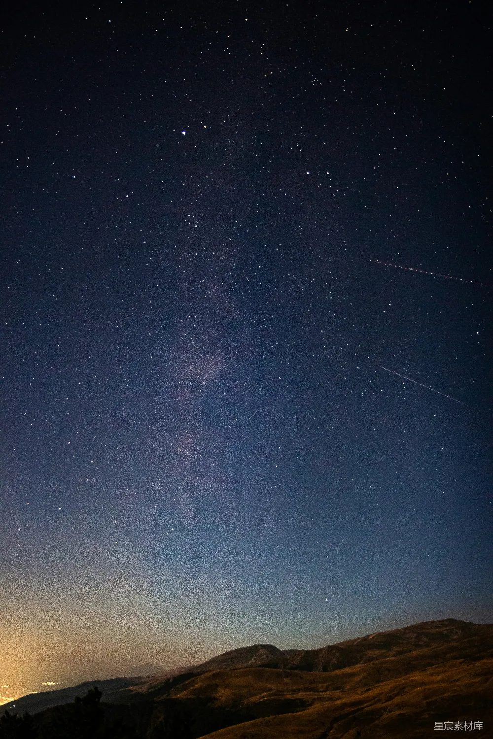 高清摄影 夜空 银河 流星 自然风光 宁静 夜空下的银河与流星