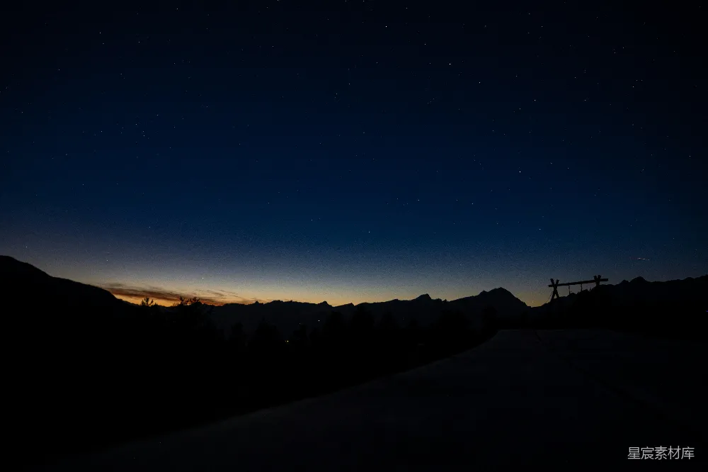 高清摄影 夜晚 星空 山脉 宁静 自然 夜空下的山脉