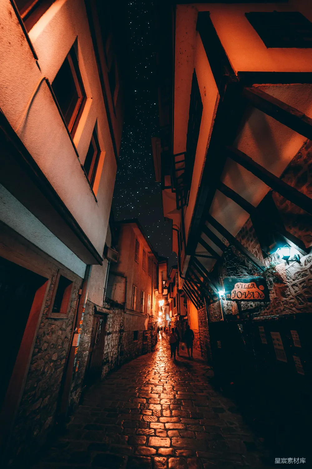 高清摄影 夜景 古老建筑 石板路 星空 浪漫 夜幕下的古老街道