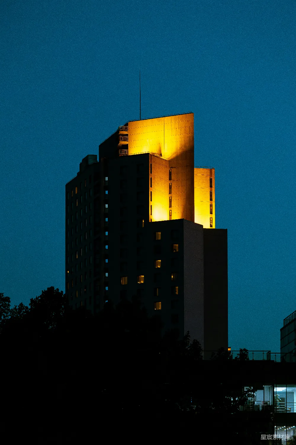 高清摄影 夜景 建筑 城市 剪影 现代 夜幕下的高楼剪影