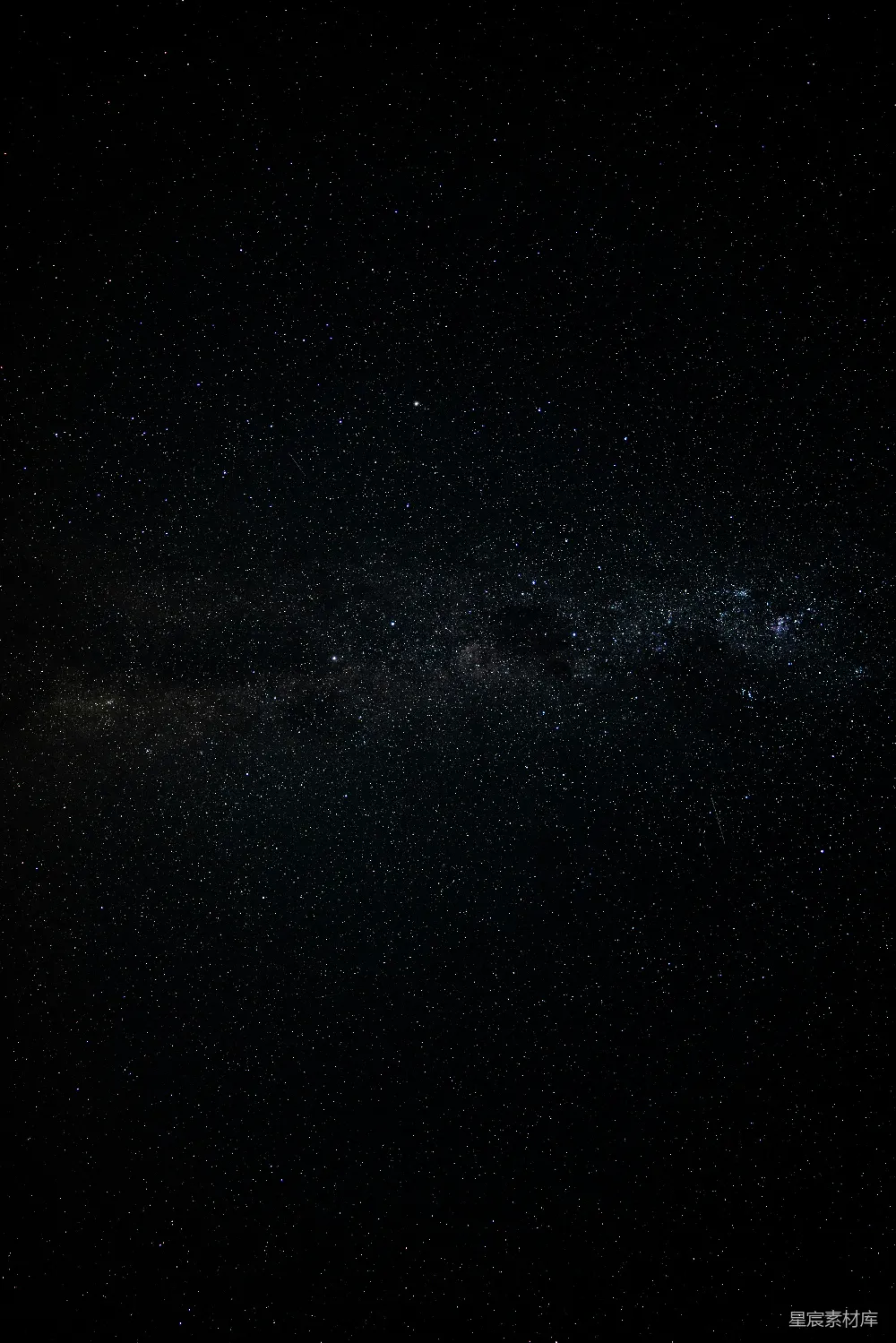 这张图片展示了无垠的夜空，星星密布，银河清晰可见，营造出一种宁静而神秘的氛围。适合用作自然风光、宇宙探索或宁静时刻的背景素材。