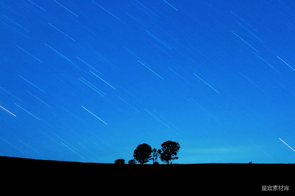 高清摄影 夜空 星轨 宁静 自然 星空 星轨下的静谧夜空
