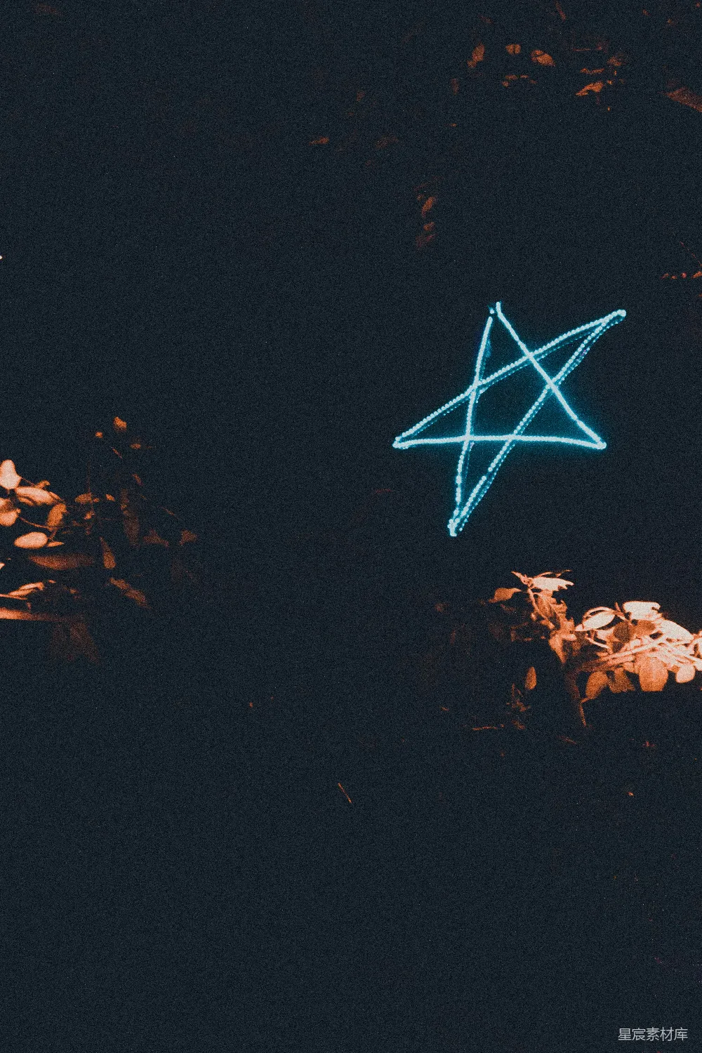 高清摄影 神秘 夜空 五芒星 发光 户外 神秘夜空下的五芒星