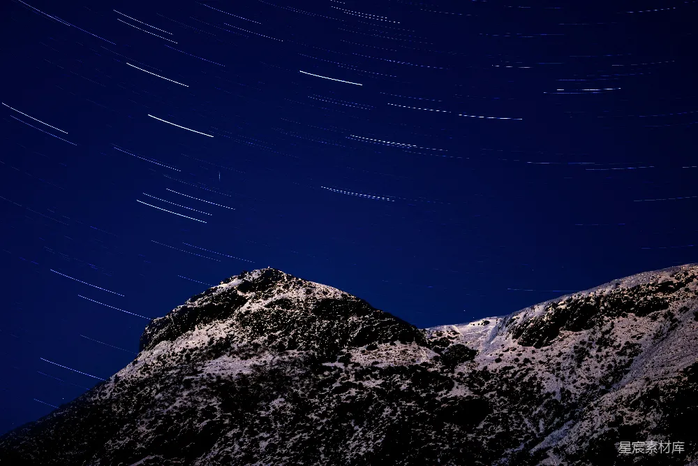 高清摄影 星空 雪山 夜景 自然风光 摄影 雪山下的星空轨迹