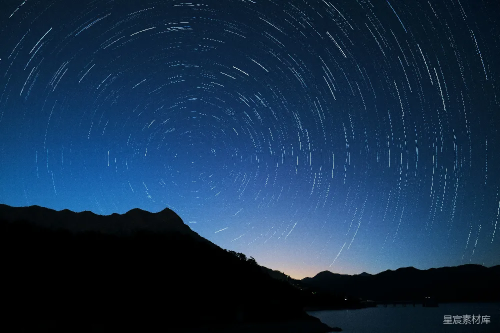 高清摄影 星空 摄影 自然美景 宁静 夜景 银河旋转星空下的山影