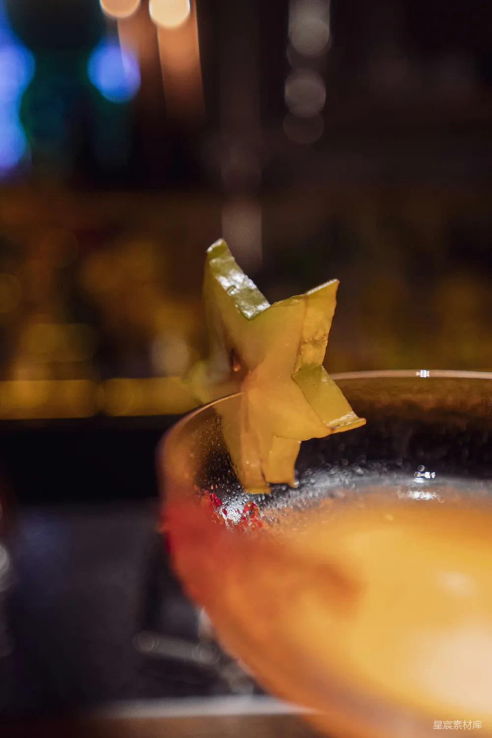 高清摄影 鸡尾酒 夜晚 星景 饮料 社交 鸡尾酒杯与星光