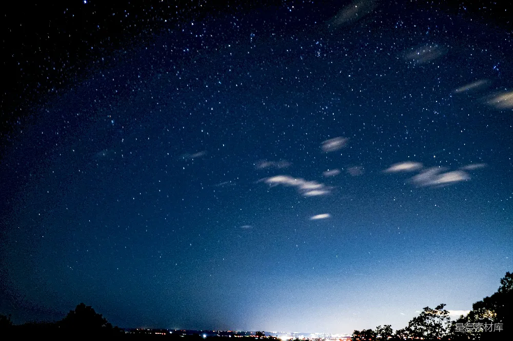 高清摄影 夜景 星空 城市 宁静 自然 夜空下的城市剪影