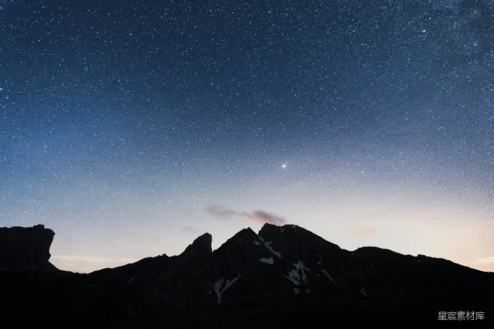 高清摄影 山峰 星空 自然 宁静 夜景 星夜下的山峰剪影