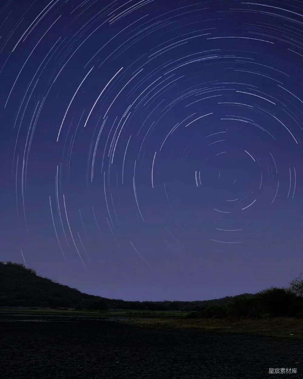 高清摄影 星轨 夜景 天文 自然美 宁静 星轨与夜空的梦幻旋涡