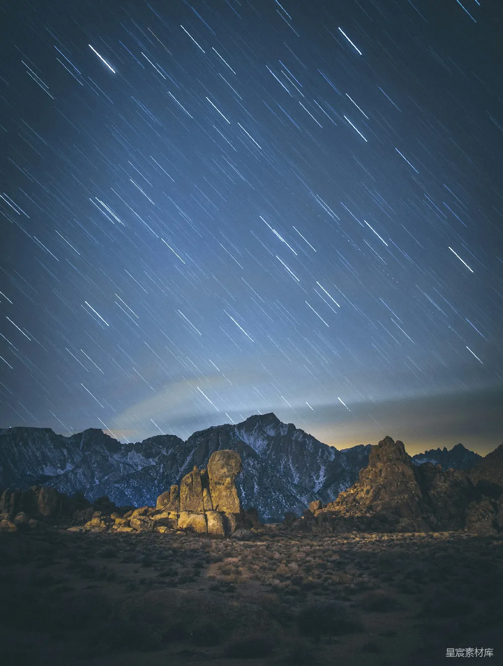 高清摄影 夜景 星空 山地 自然 摄影 夜空下的星轨与山脉