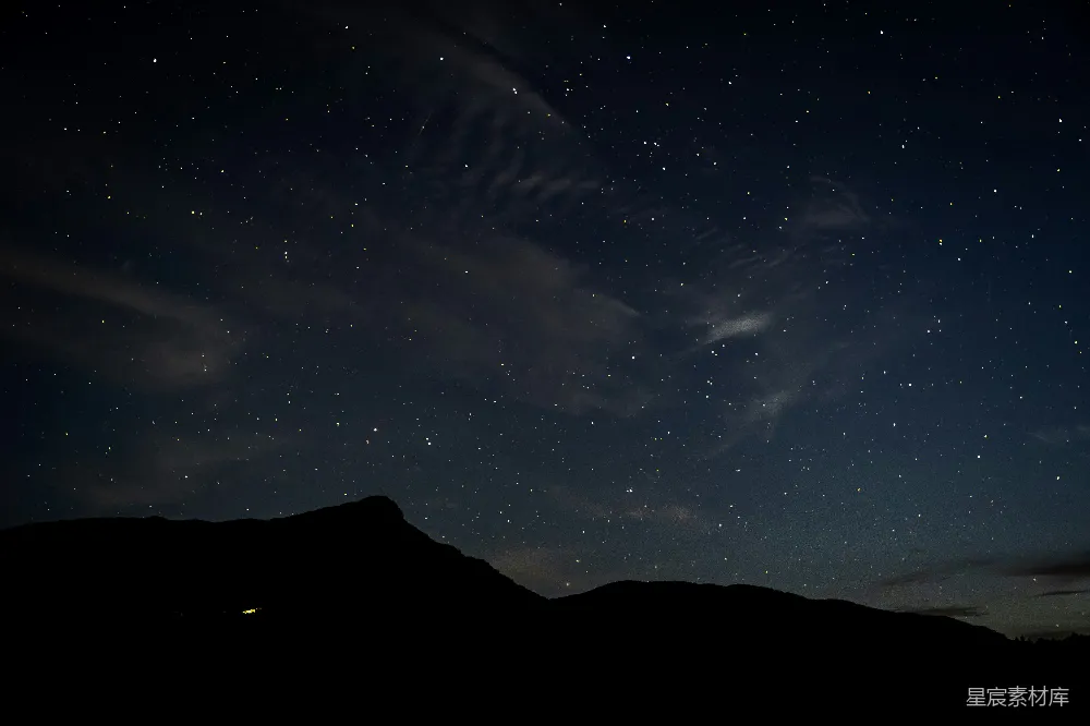 高清摄影 夜景 星空 山景 宁静 自然 山间夜空下的星光