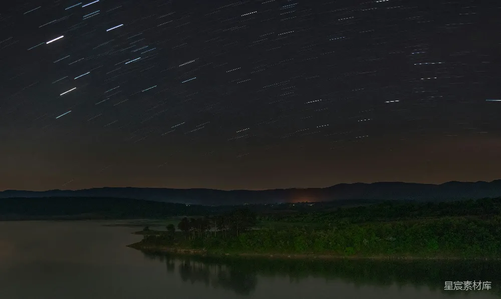 高清摄影 夜景 星空 湖畔 宁静 自然 星空下的静谧湖景