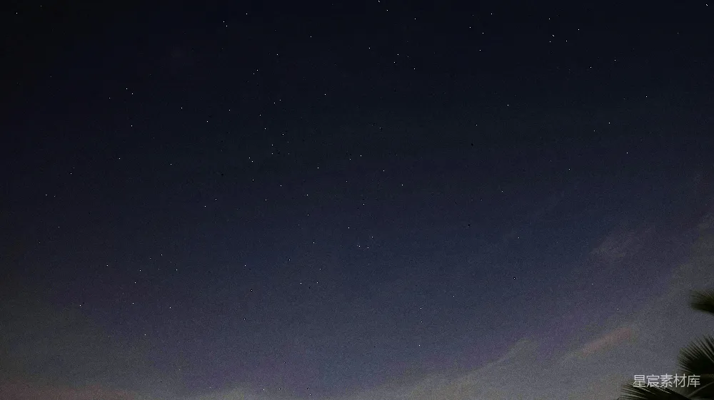 这张图片展示了夜空中繁星点点的美丽景象，深蓝色的天空与星星形成了宁静和谐的氛围。画面中没有过多的元素，突出了自然的纯净与美好，适合用作自然风光的背景或装饰。