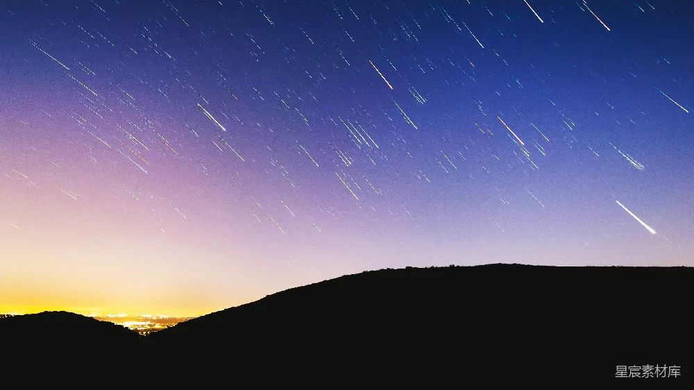 高清摄影 夜空 星轨 山丘 自然美景 宁静 流星雨下的山丘