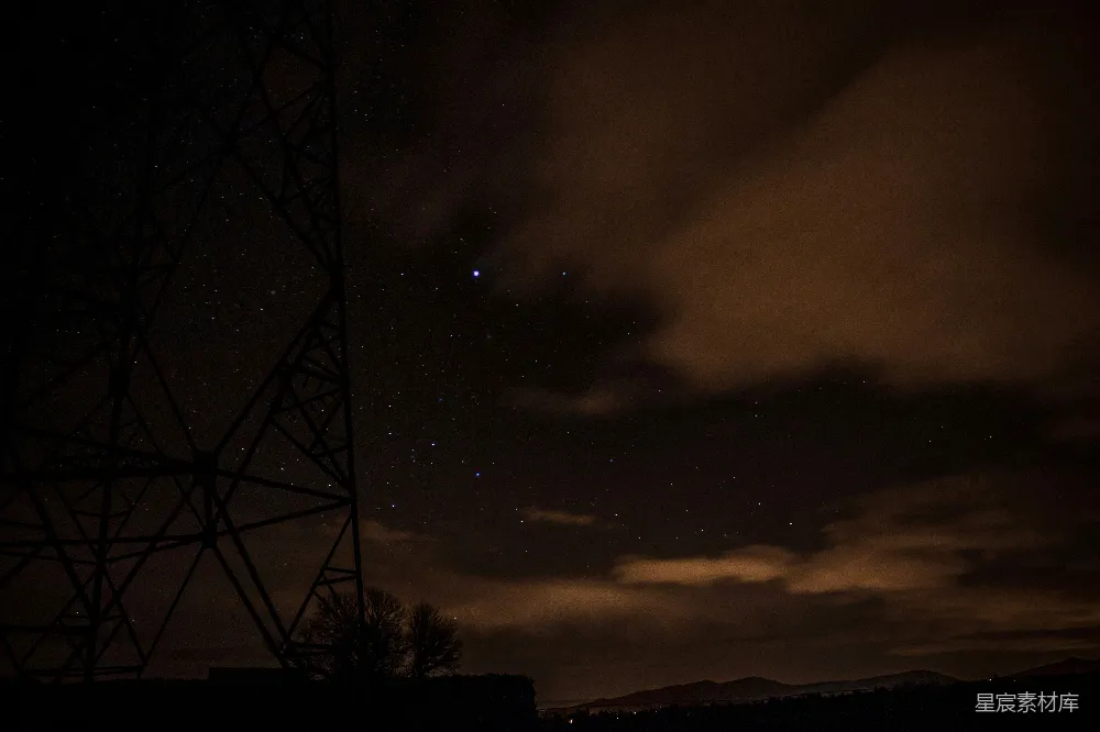 高清摄影 夜空 电塔 星空 自然景观 城市边缘 夜空下的电塔