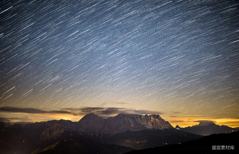高清摄影 星空 山峰 自然风光 摄影 夜景 星轨下的壮丽山峰