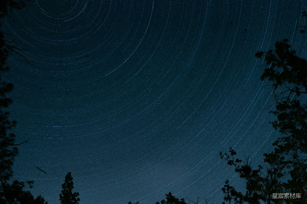 高清摄影 夜空 星轨 自然 宁静 星空 星轨夜空下的静谧时光