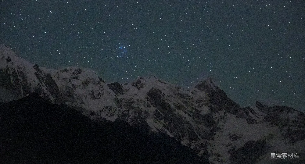 高清摄影 雪山 夜景 星空 自然风光 宁静 雪山夜空下的璀璨星辰