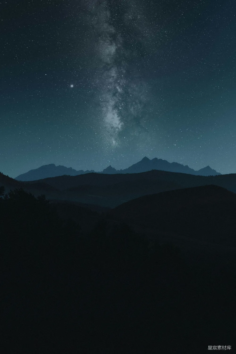 高清摄影 夜空 山脉 星空 宁静 自然 夜空下的山脉