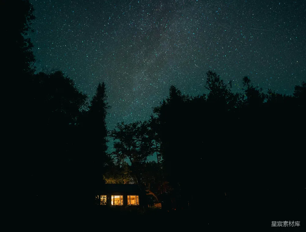 高清摄影 夜晚 星空 小屋 宁静 自然 宁静的夜晚星空下的小屋